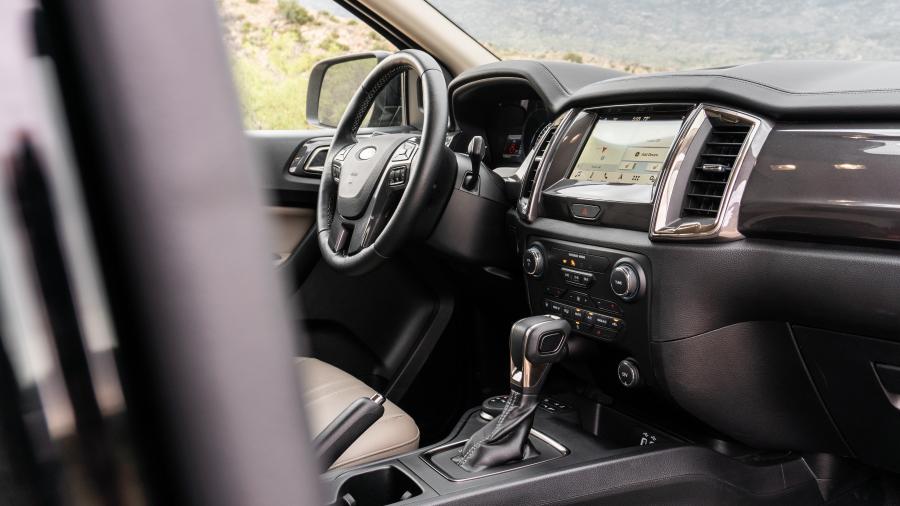 Интерьер Ford Ranger FX4 Lariat SuperCrew 2018 года  (NA) (фото 43 из 43)